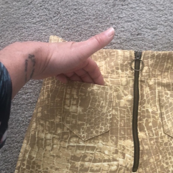 Urban Outfitters High Waist Faux Suede Cruelty Free Zip Front Pin Up Shorts Sz S - Picture 8 of 16